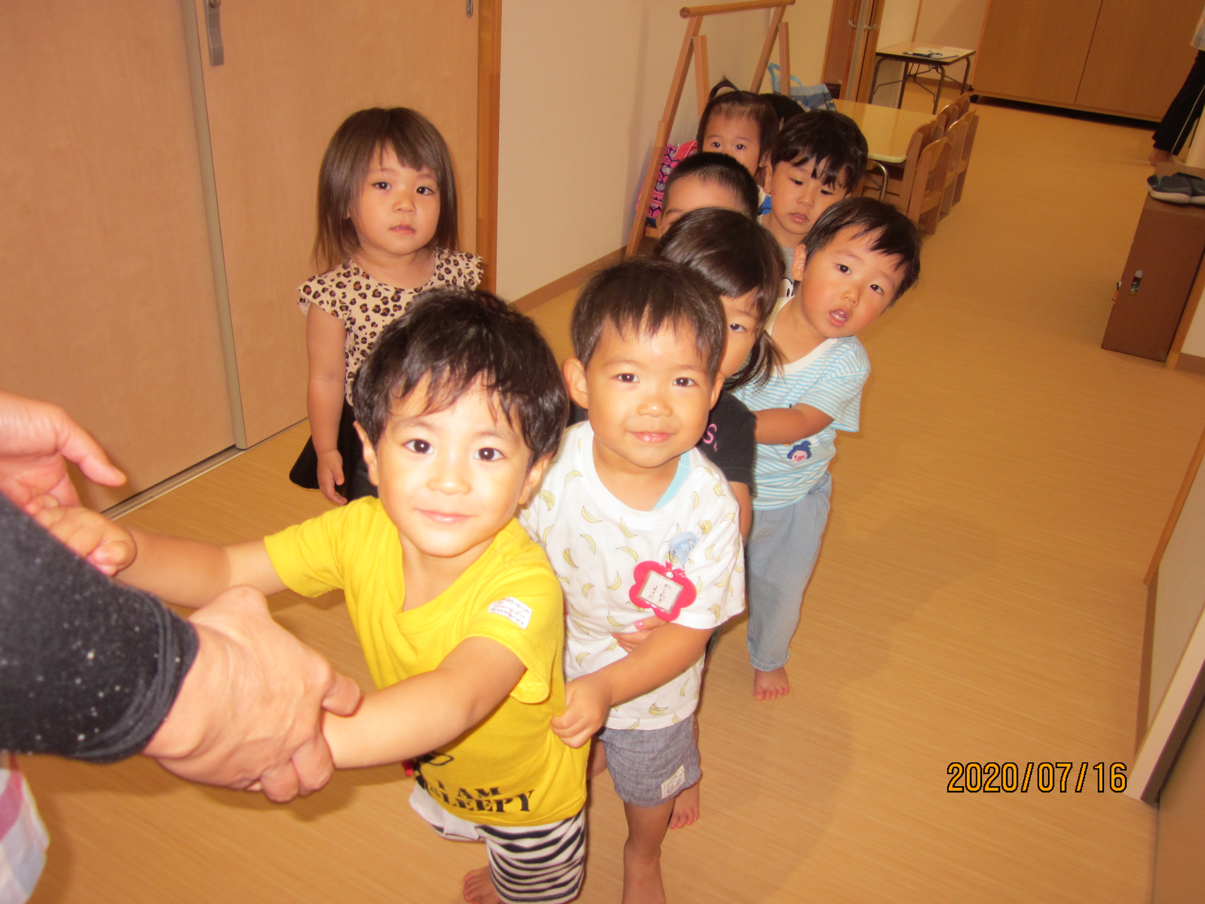 小さい子たちも楽しんでいます 社会福祉法人 寿翔永会 学文路さつきこども園 Kamuro Satsuki Kodomoen